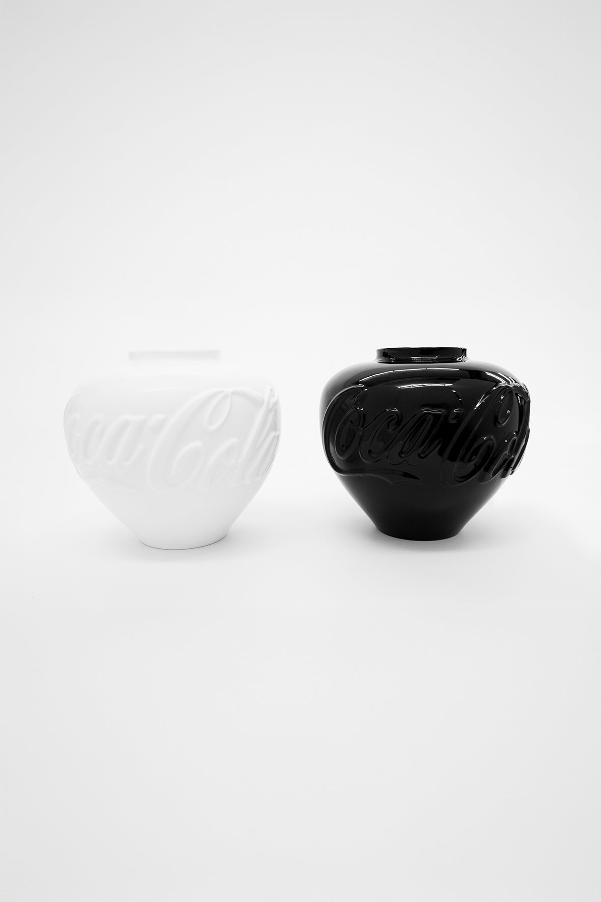 Ai Weiwei - Vases in Five Colours