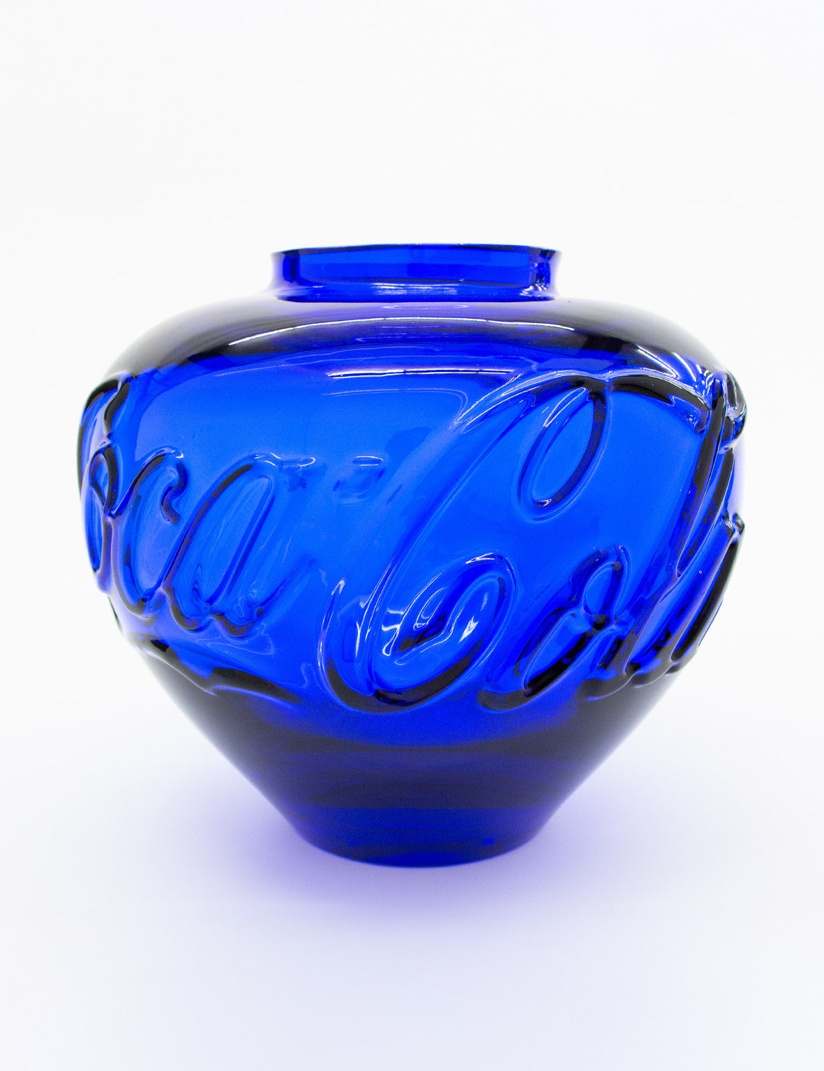 AiWeiWei_CC_Vases_Blue_0551e06c-4a42-4dd1-8f83-89611826ee08.jpg