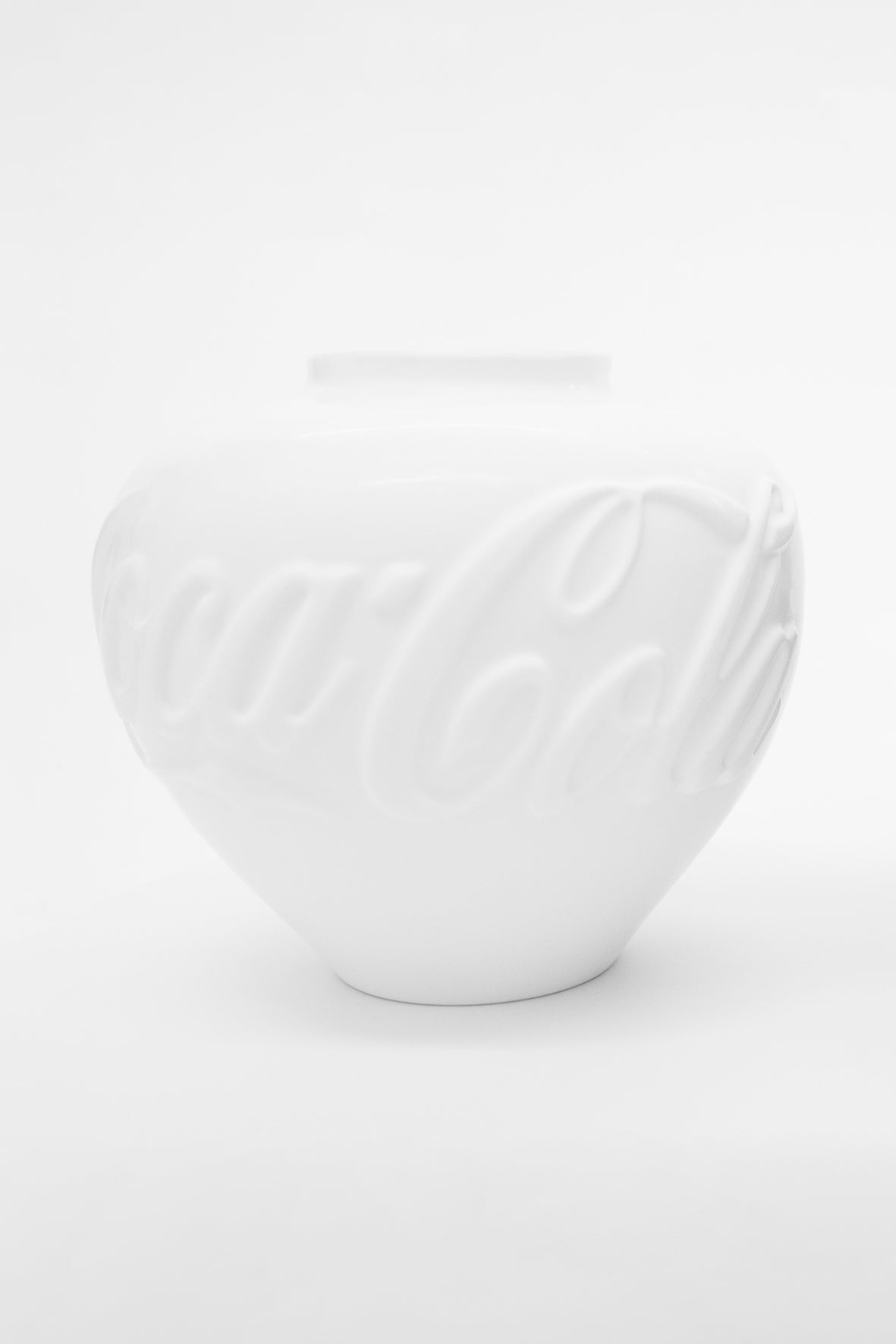 Ai Weiwei - Vases in Black and White