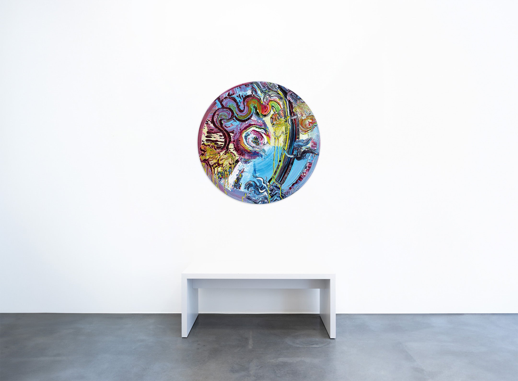 Rundes Kunstwerk ‘Say Yes Bamboo Bubble’ von Brixy – abstrakte Malerei mit dynamischer Farbstruktur, ausgestellt in der Kunstgalerie Geuer & Geuer Art in Düsseldorf.