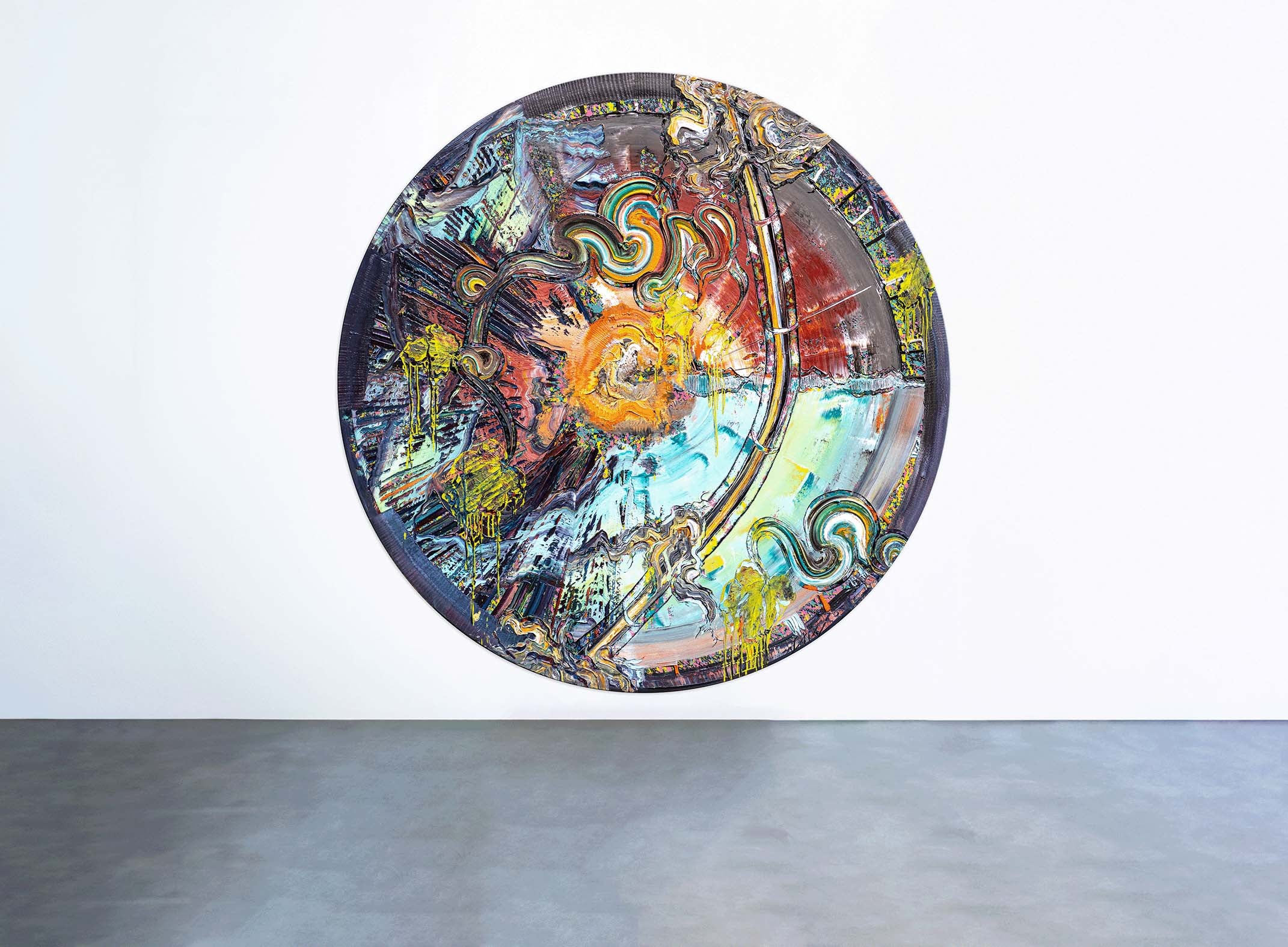 Tapestry Bamboo Bumble an einer Galeriewand – Dietmar Brixys Ölmalerei im runden Format mit lebhaften Farben, präsentiert in einem minimalistischen Ausstellungsraum.