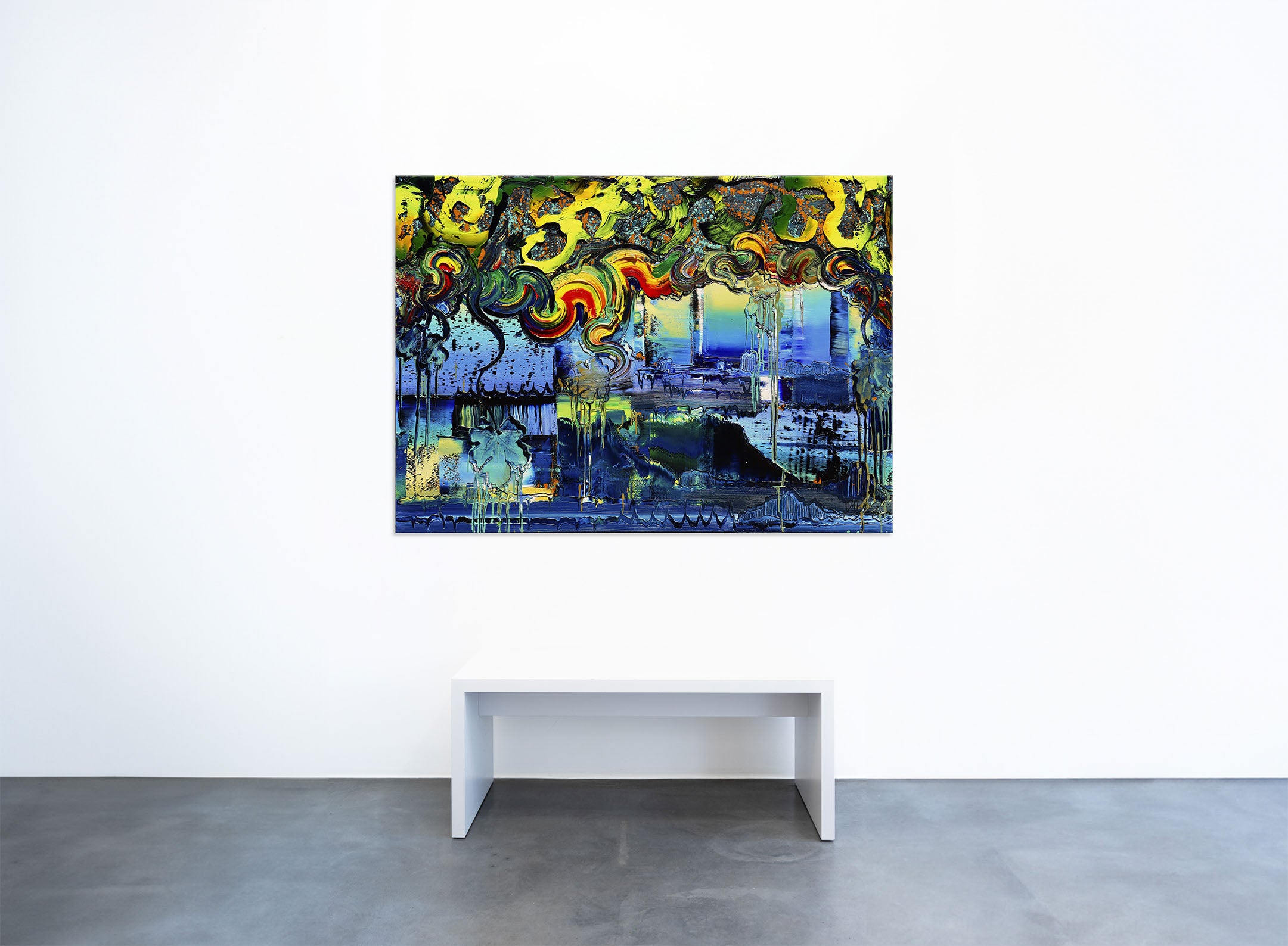 Kunstwerk "Happy" aus dem Jahr 2020 von Dietmar Brixy in der Geuer & Geuer Art Galerie – abstraktes Gemälde mit bunten pastösen Farbzügen auf blauem Hintergrund.