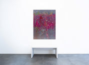 Kunstwerk „Kynance Cove“ von Damien Hirst in der Geuer & Geuer Art Galerie – abstrakte Farbexplosion in Pink auf Grau.