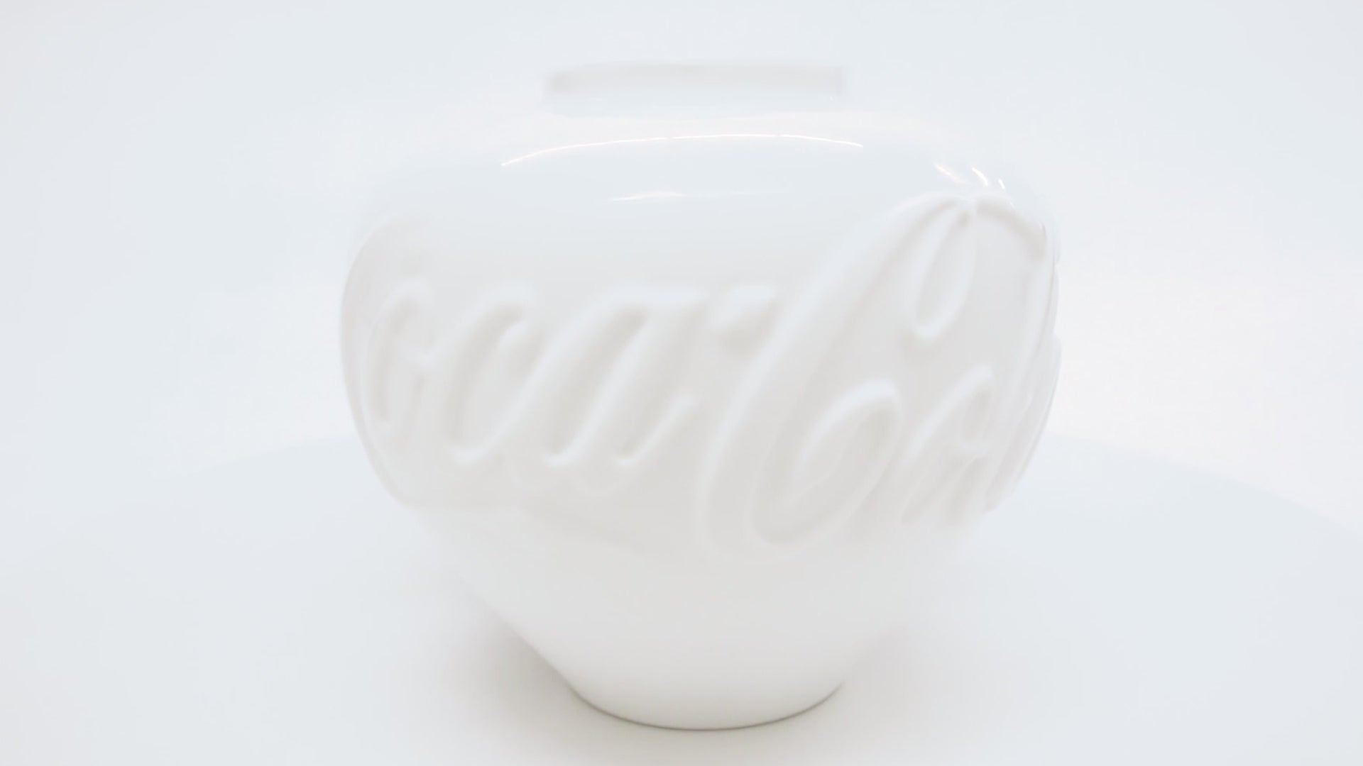 Ai Weiwei - Vases in Black and White